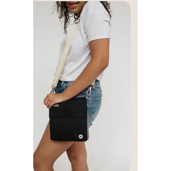Tobiq Handbags - TOBIQ Tiny Flip Bag Black NEW Crossbody Travel 2L Casual Pockets Gorpcore